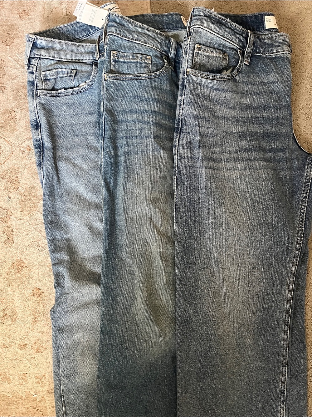 Hollister women’s relaxed straight jeans low-rise size 8.